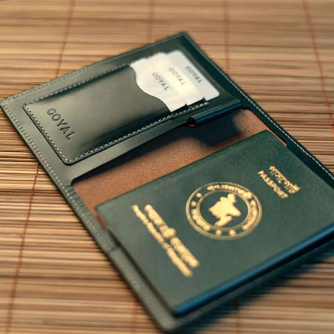001 Voyago Leather Passport Holder Green - Image 1