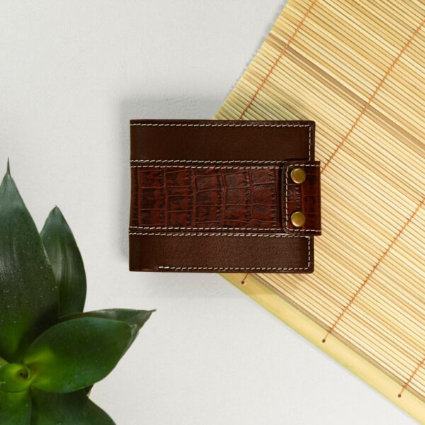 Swamp Alligator – Premium Leather Wallet with Snap Closure & Coin Pocket Dark Brown