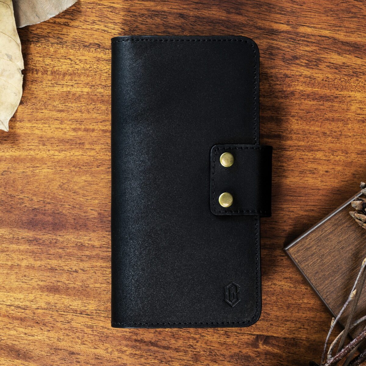 Goyal Leather Bifold DuoCrest Vertical Long Wallet Black - Image 2