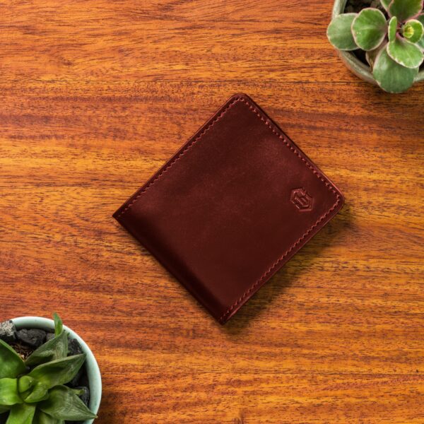 Classic Modern – Slim Bifold Leather Wallet Red Wine