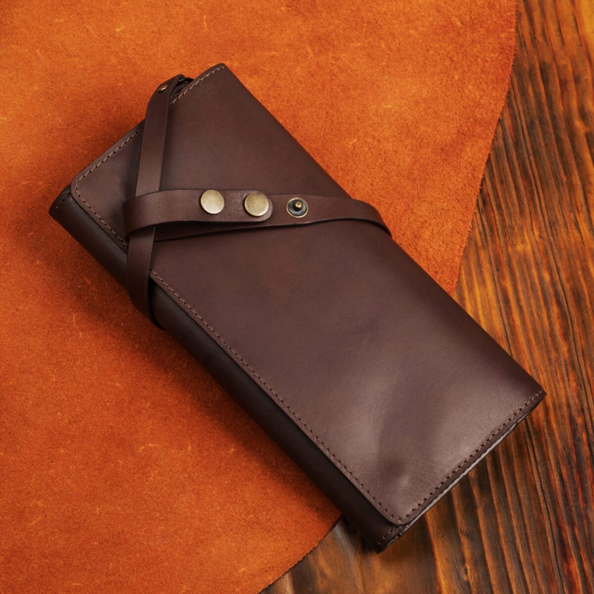 imgi_7_3-16-scaled-1.jpg Roadster Vault – Long Trifold Bikerz Wallet with Chain & Belt Safety Chocolate - Image 1