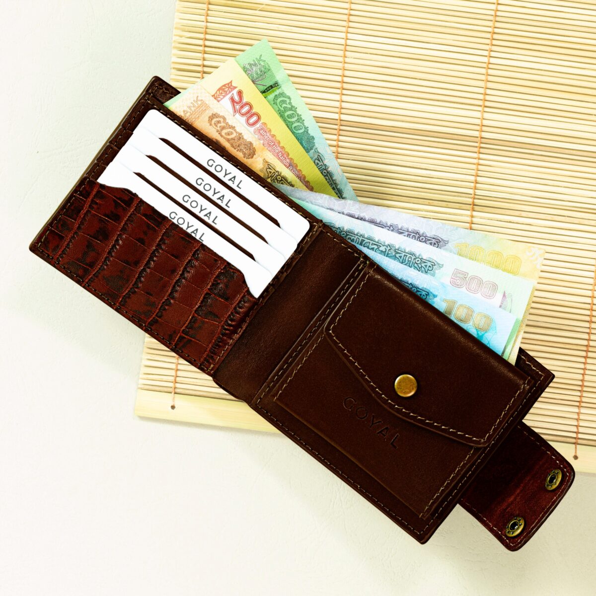 Swamp Alligator – Premium Leather Wallet with Snap Closure & Coin Pocket Dark Brown - Image 4