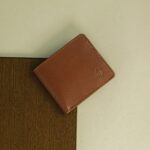 Classic Modern – Slim Bifold Leather Wallet Camel