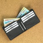 Classic Modern – Slim Bifold Leather Wallet Black - Image 2